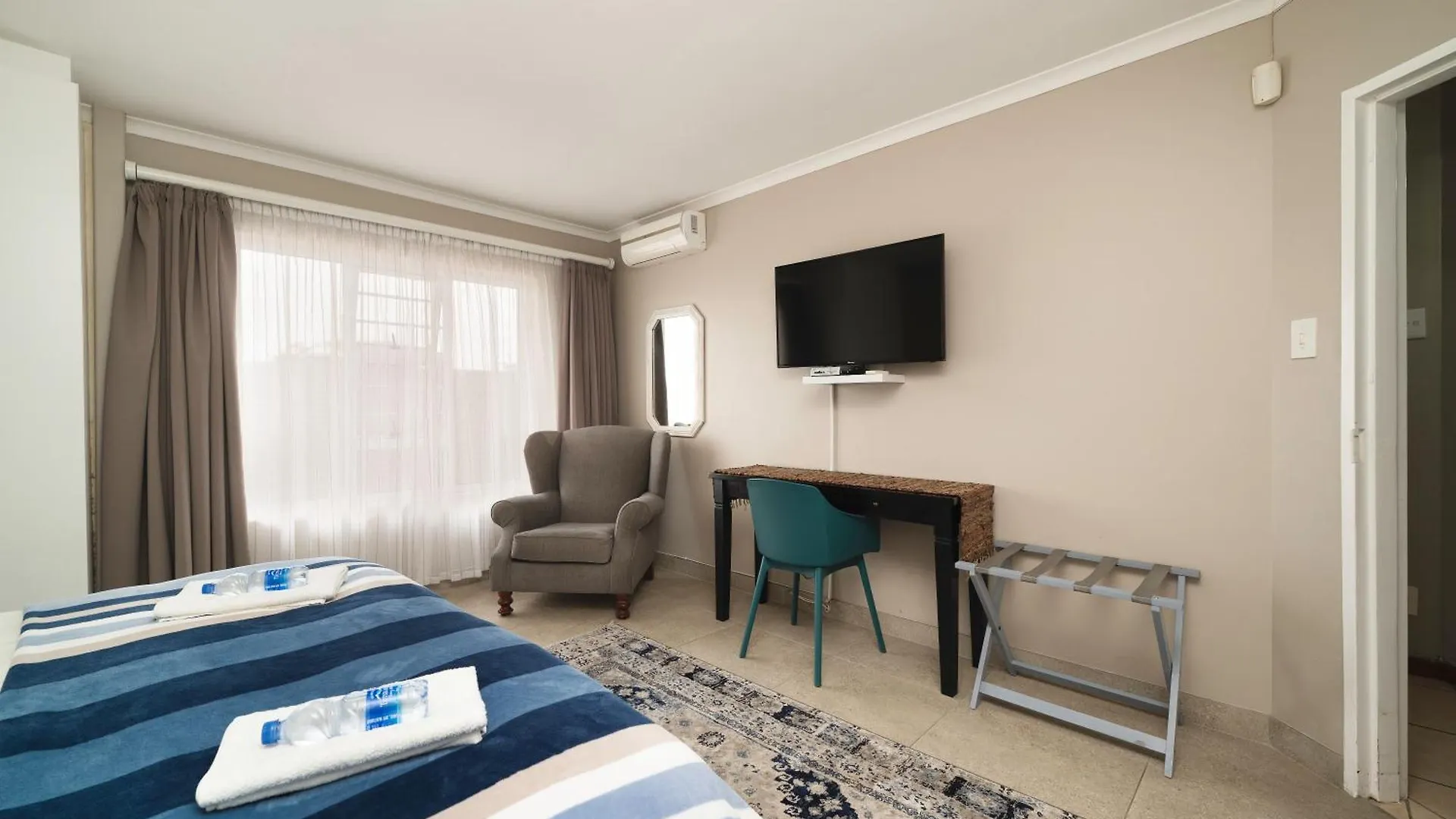 Admirals Lodge Guest House And Brightways Self Catering Apartments Port Elizabeth