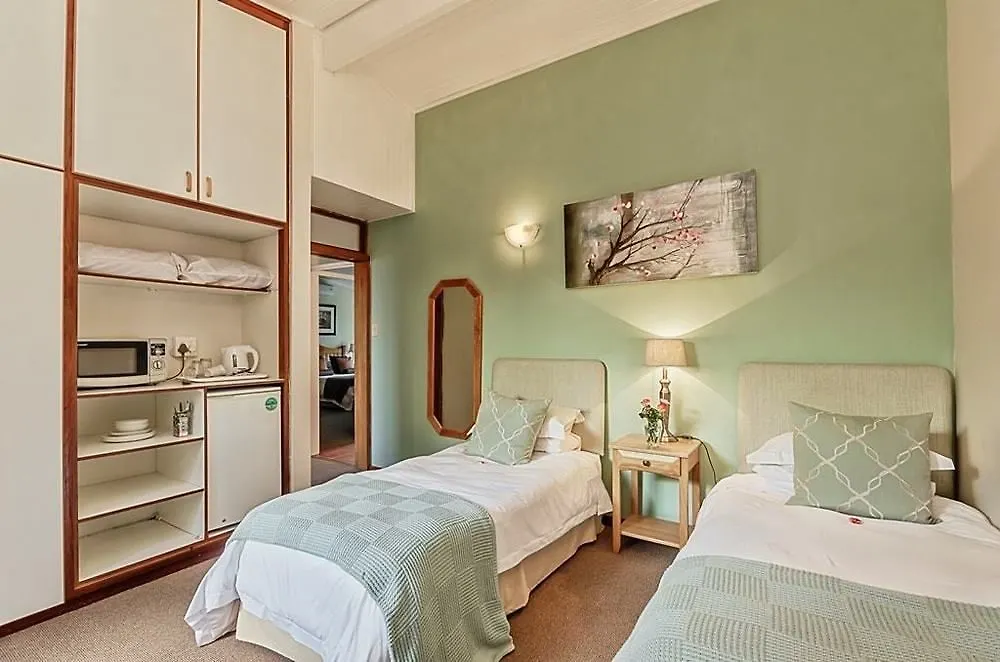 Admirals Lodge Guest House And Brightways Self Catering Apartments Port Elizabeth