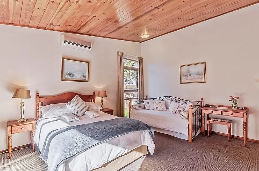Admirals Lodge Guest House And Brightways Self Catering Apartments Port Elizabeth 3*,  South Africa