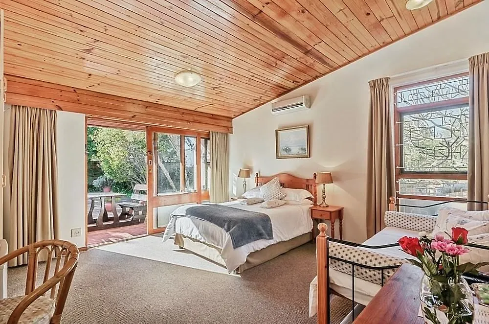 Admirals Lodge Guest House And Brightways Self Catering Apartments Port Elizabeth