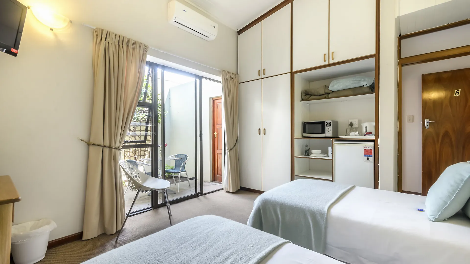 Admirals Lodge Guest House And Brightways Self Catering Apartments Port Elizabeth 3*,  South Africa